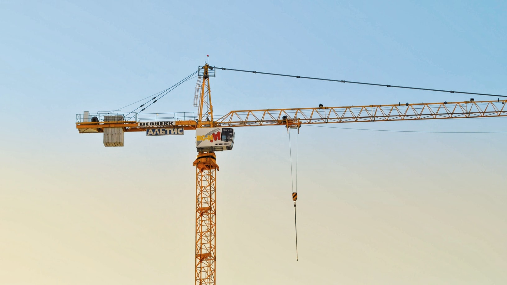 The Importance of Quality Rigging Equipment in Heavy Lifting Projects